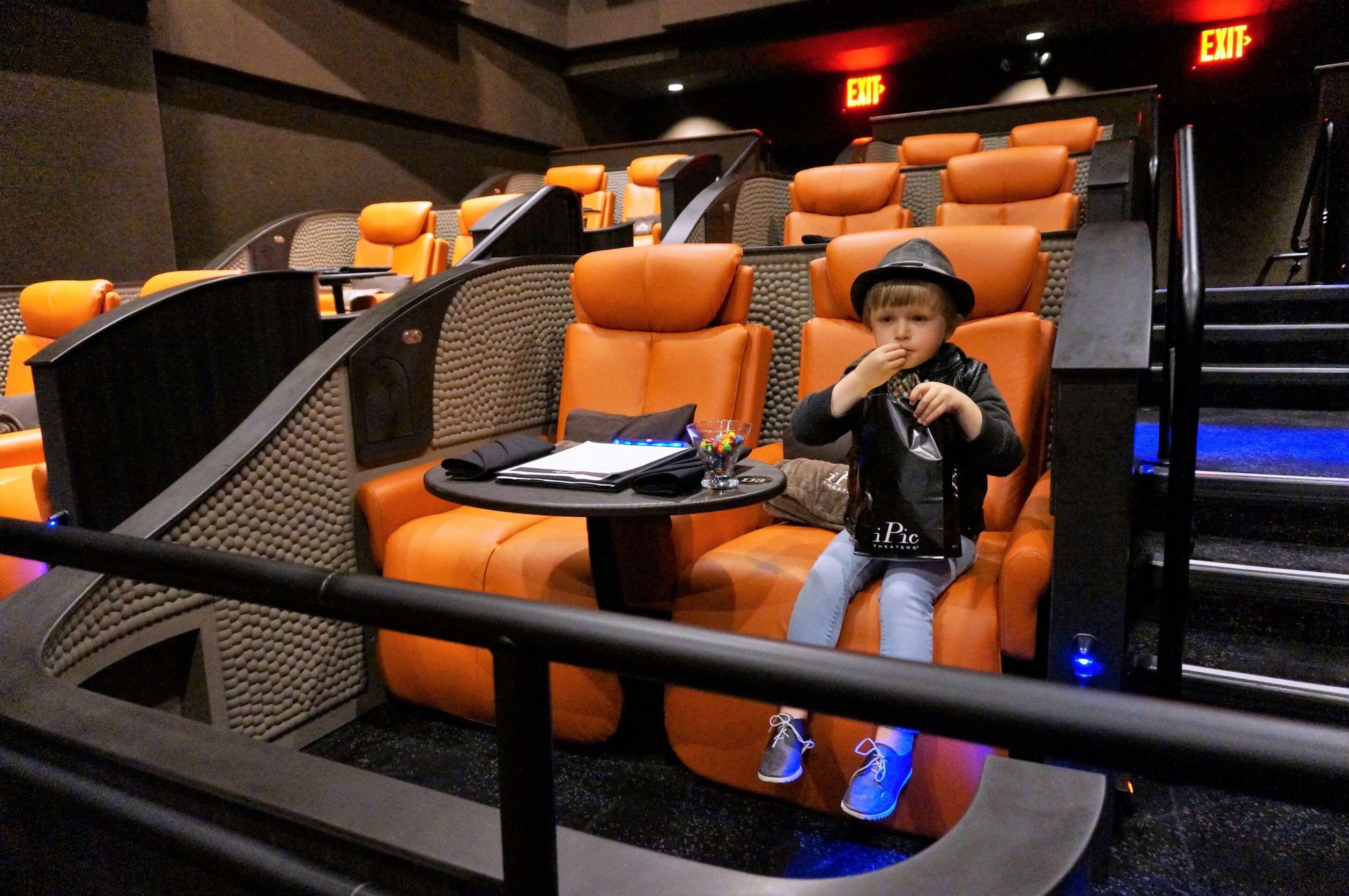 ipic-theater-pods