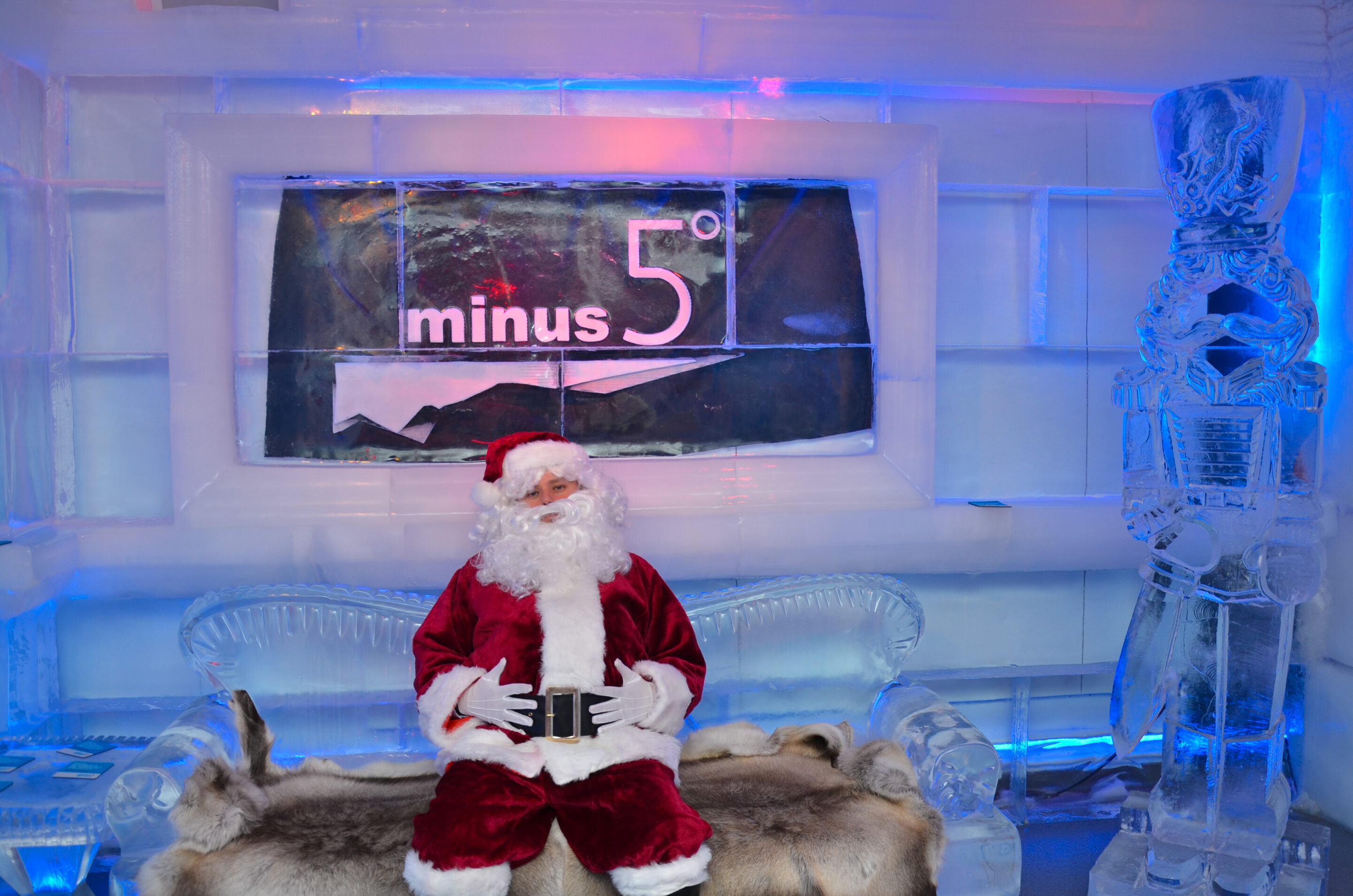 Minus 5 Ice Bar Santa