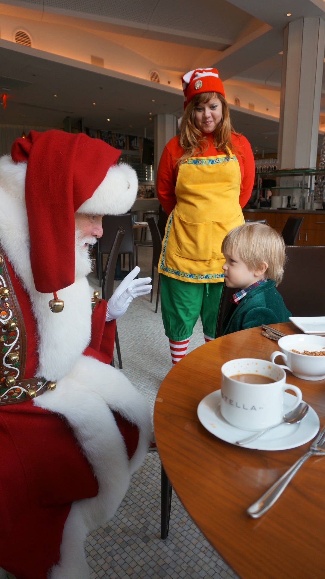 Breakfast with Santa at Macy's restaurat Stella 34