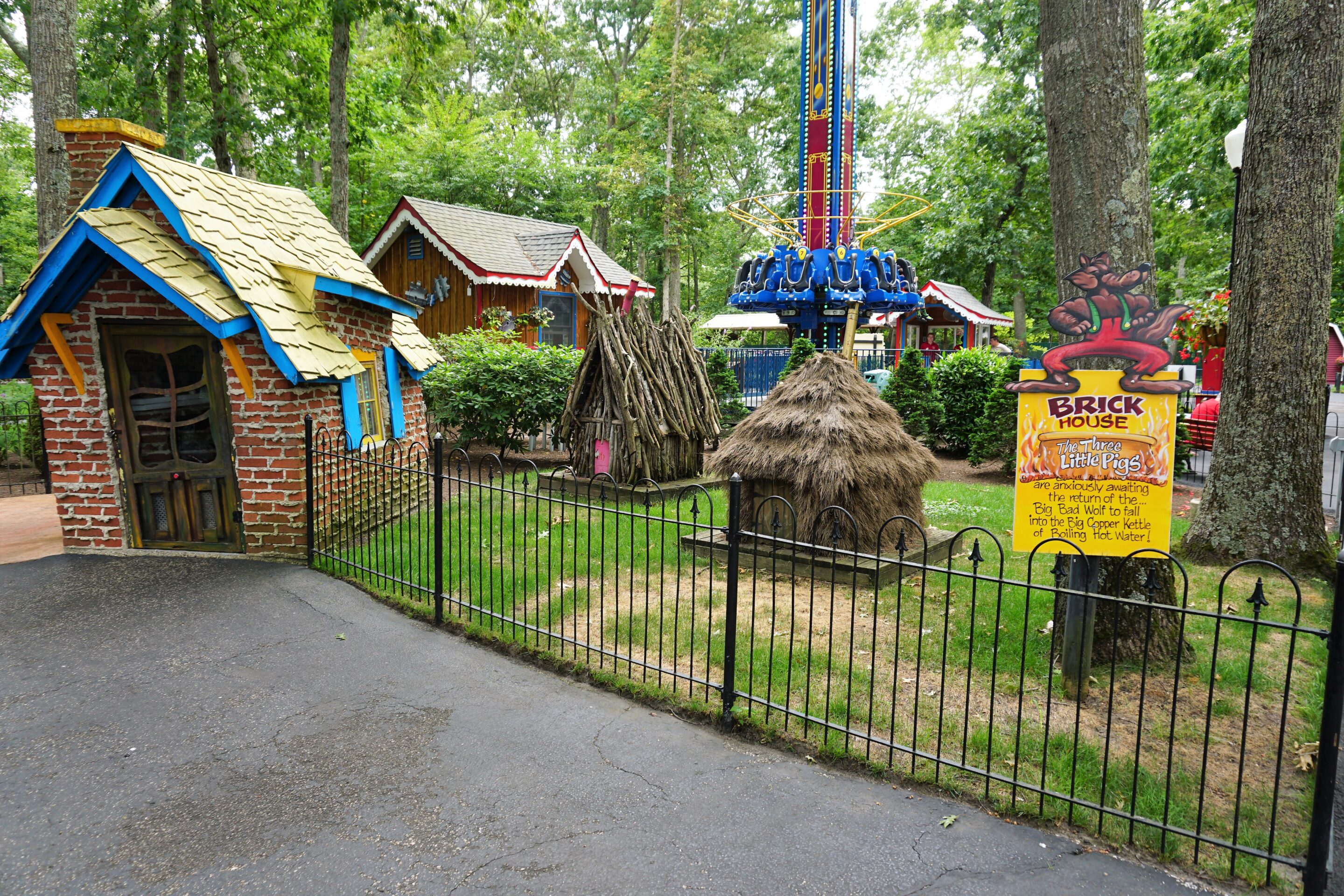 Three Littlle Pigs at Storybook Land in New Jersey