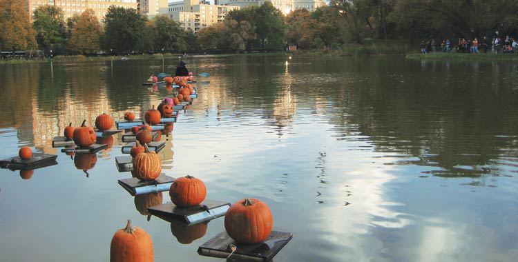 Halloween in NYC - Pumpkin Flotilla 