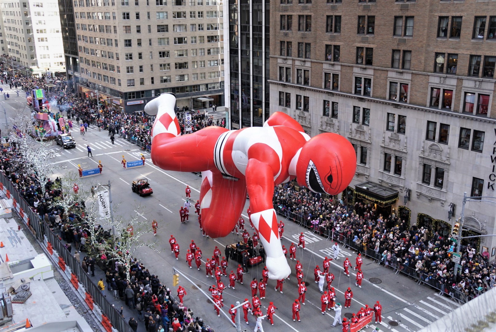 BOOK NOW for 2023 – Thanksgiving Day Parade at the New York Hilton Midtown Hotel
