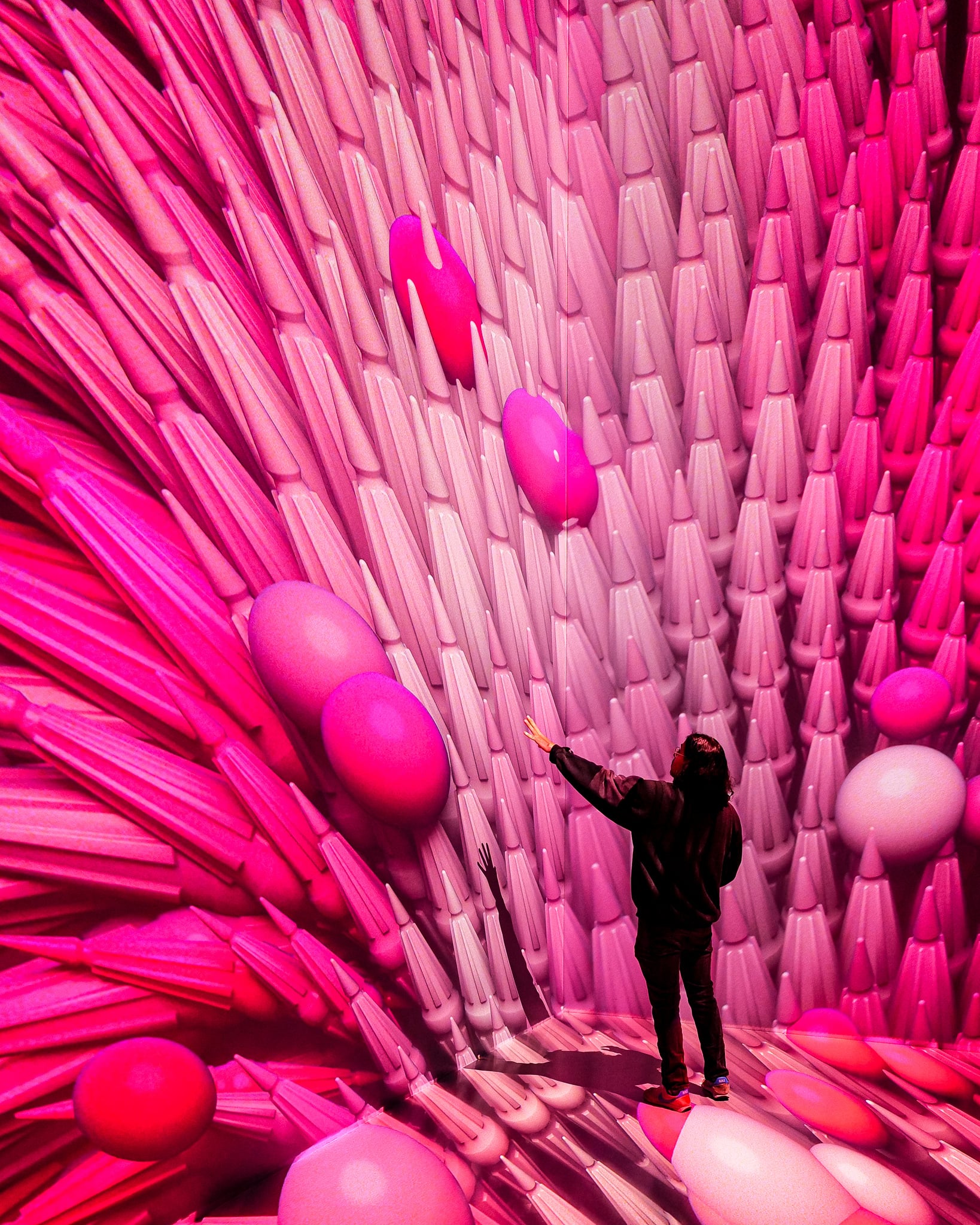 Pretty in Pink – Enter the Magentaverse at Artechouse